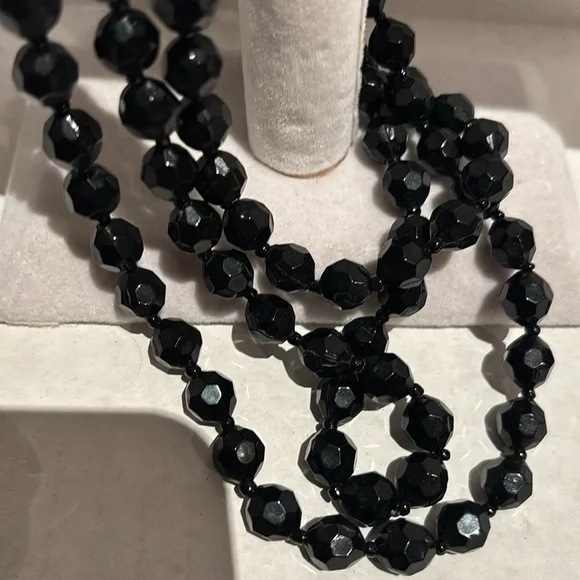 Black Beaded Necklace Classic Design - Picture 2 of 5